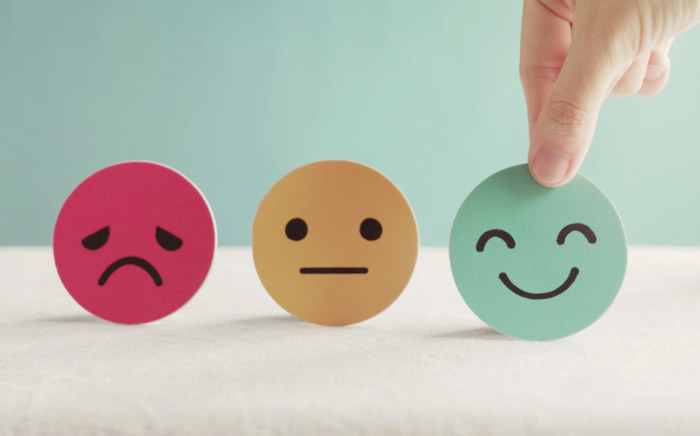 Smiling emoji faces expressing customer satisfaction in digital marketing.